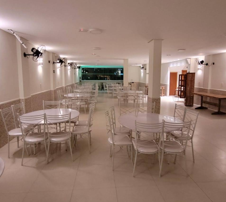 Salão amplo da Festar Eventos preparado para receber celebrações